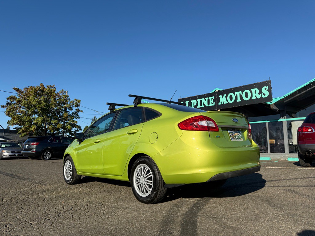 2011 Ford Fiesta Image 3
