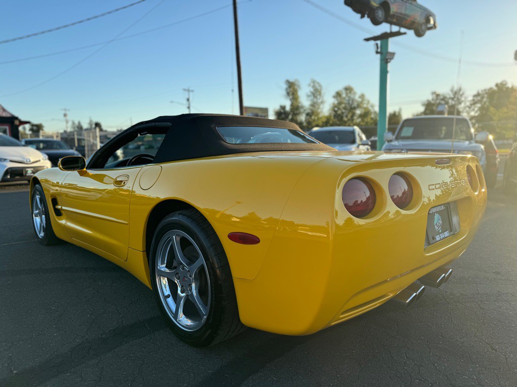 2000 Chevrolet Corvette Image 2