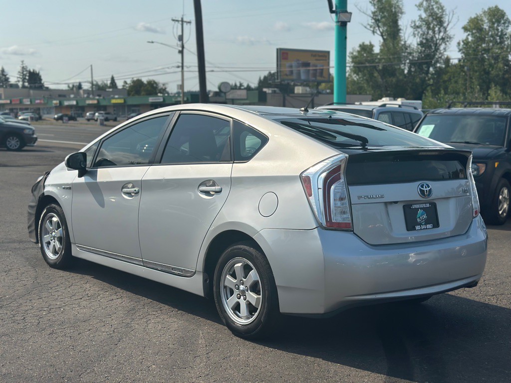2015 Toyota Prius Image 2