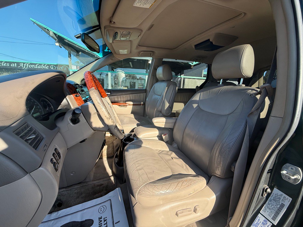 2004 Toyota Sienna Image 9