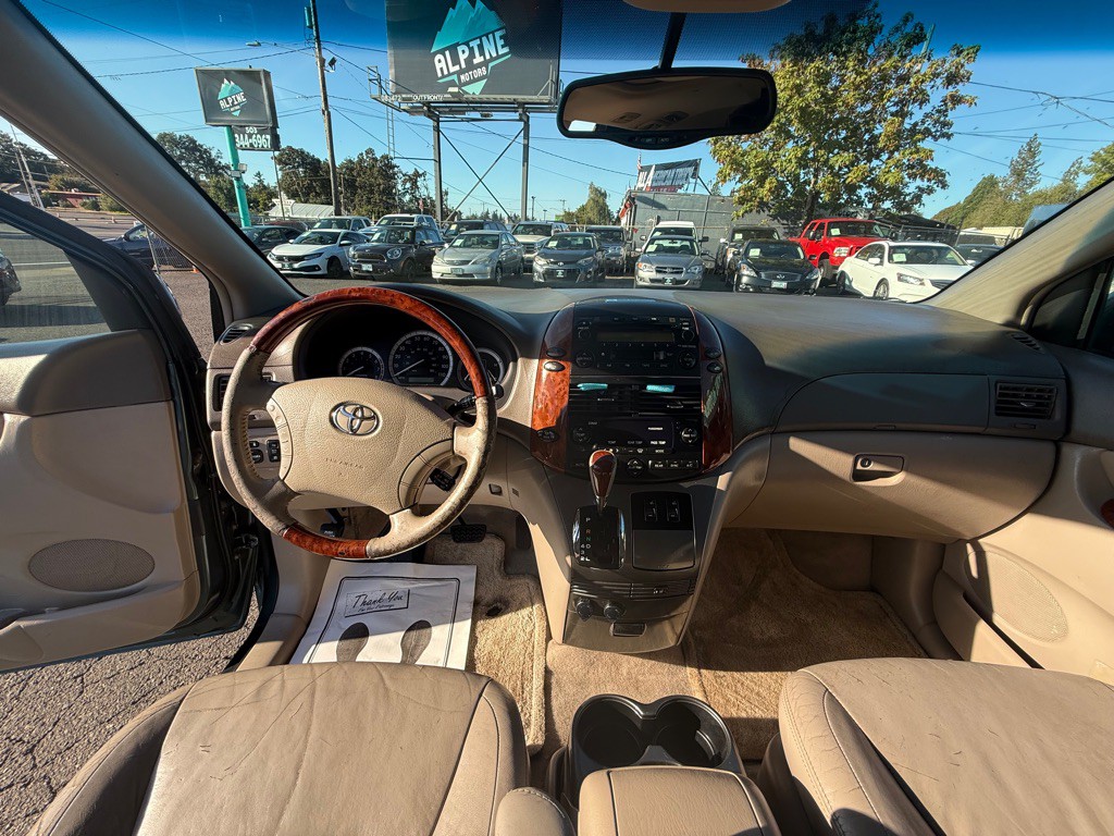 2004 Toyota Sienna Image 10
