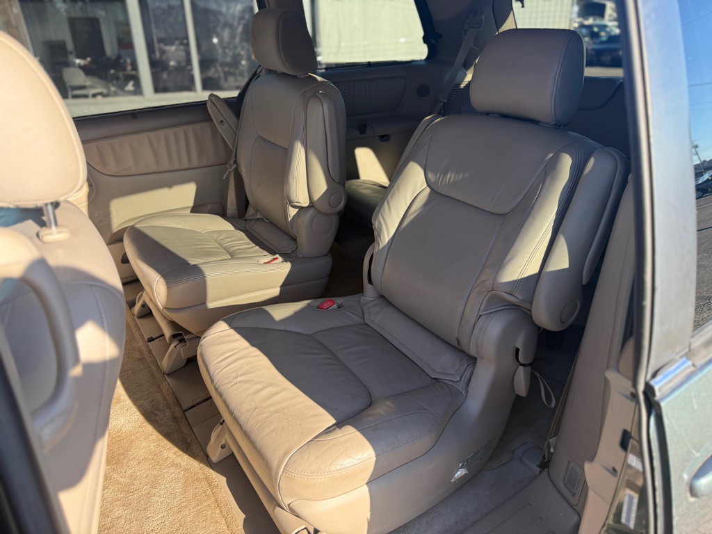 2004 Toyota Sienna Image 12