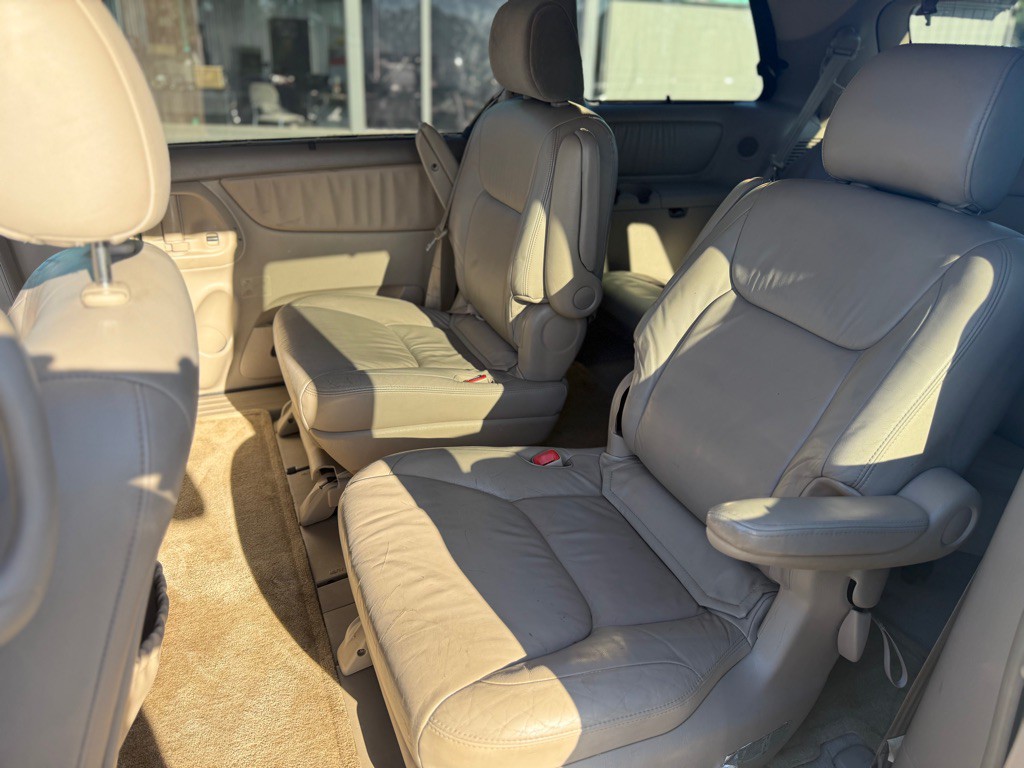 2004 Toyota Sienna Image 13