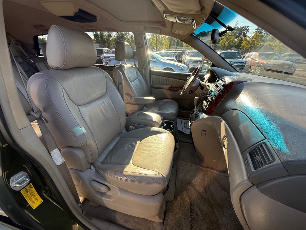 2004 Toyota Sienna Image 18