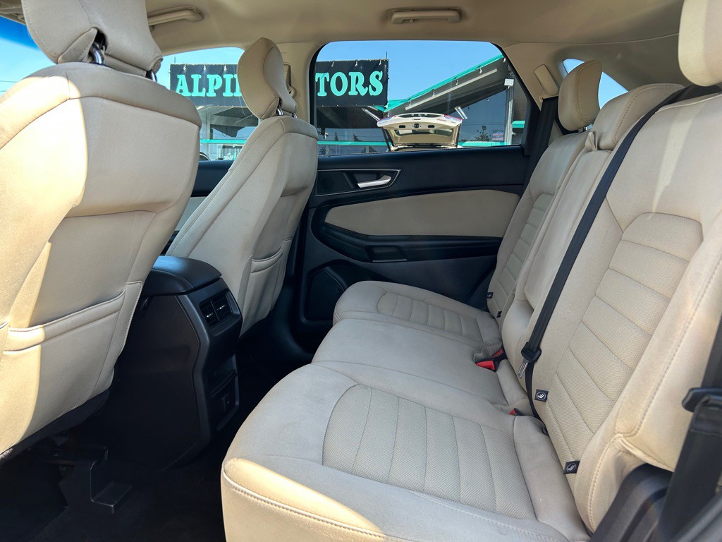 2017 Ford Edge Image 8