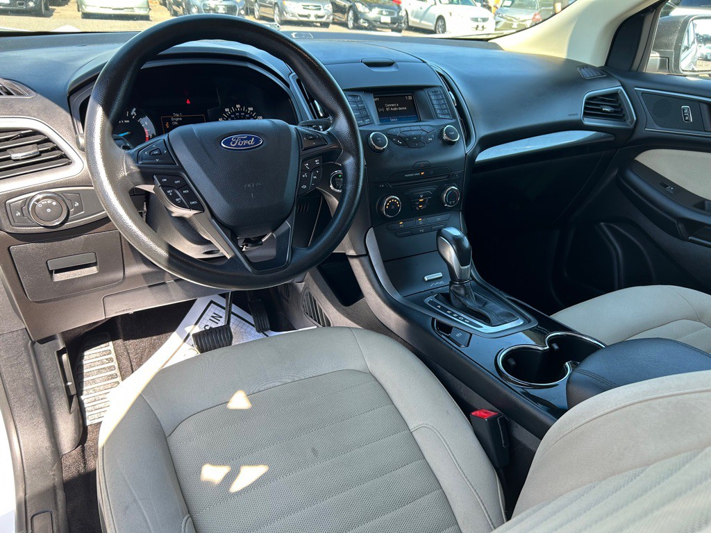2017 Ford Edge Image 9