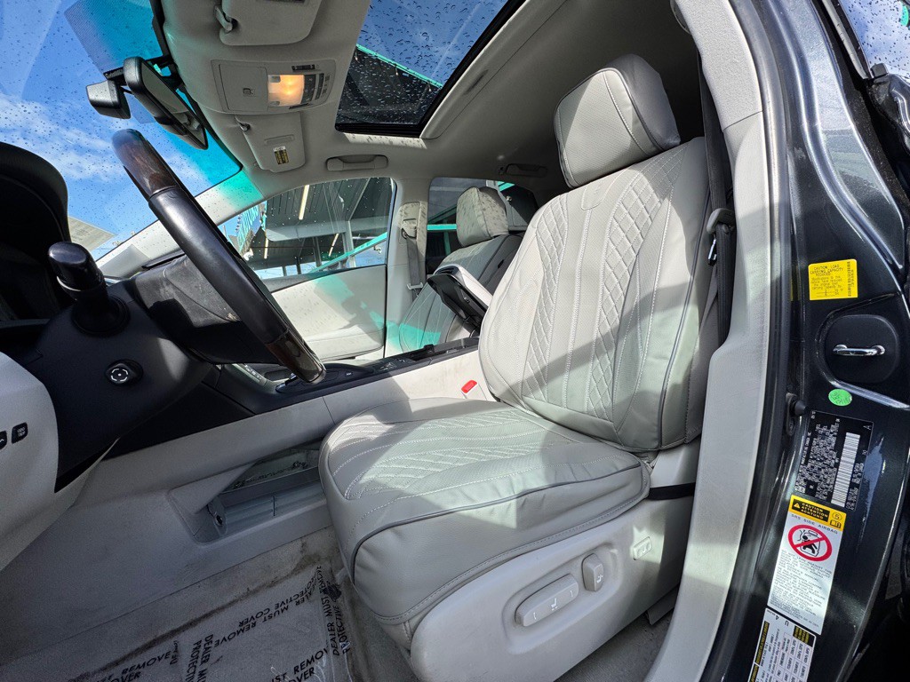 2011 Lexus RX Image 9