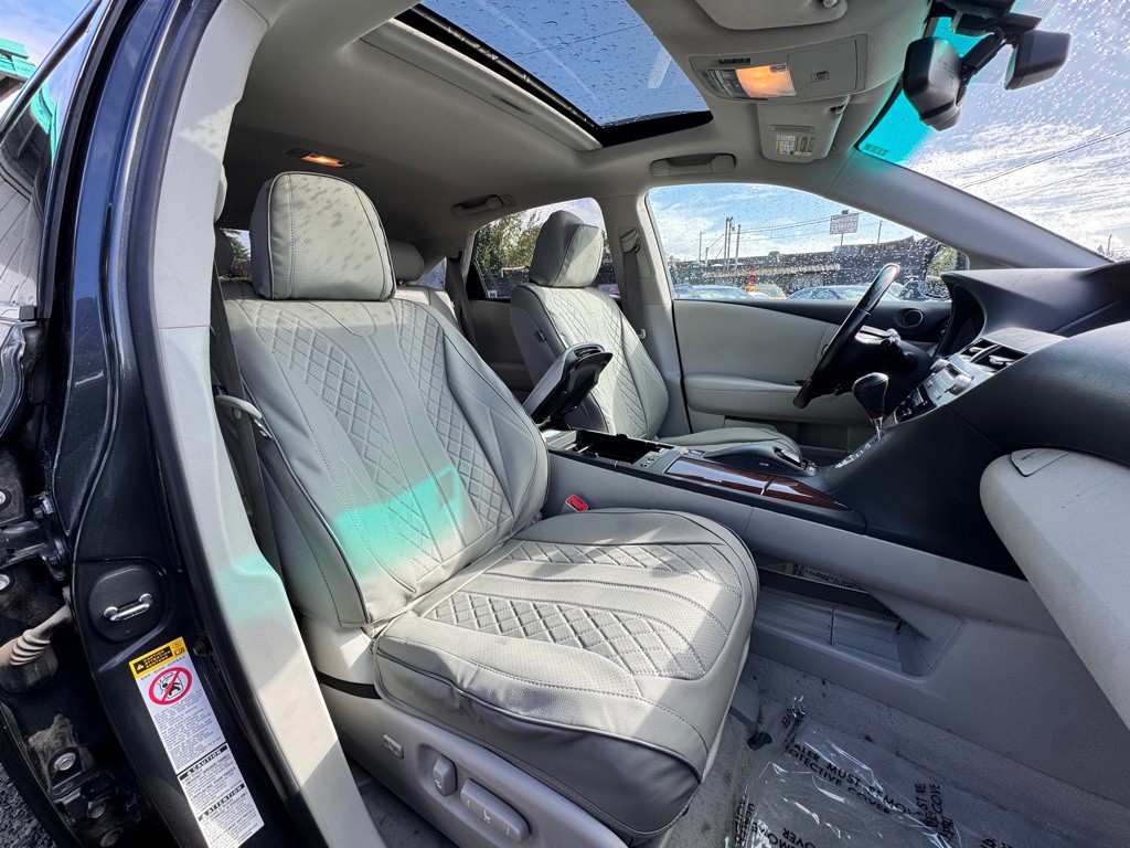 2011 Lexus RX Image 16