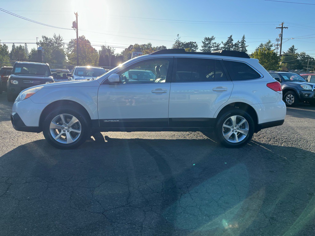 2013 Subaru Outback Image 2