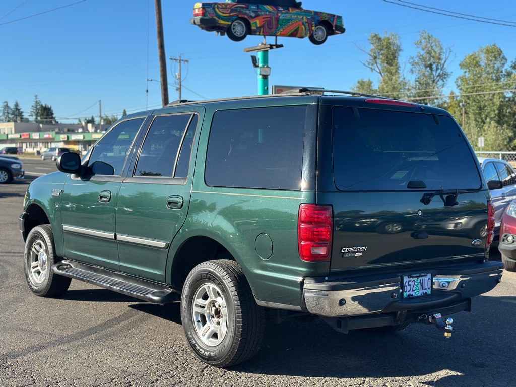 2001 Ford Expedition Image 2