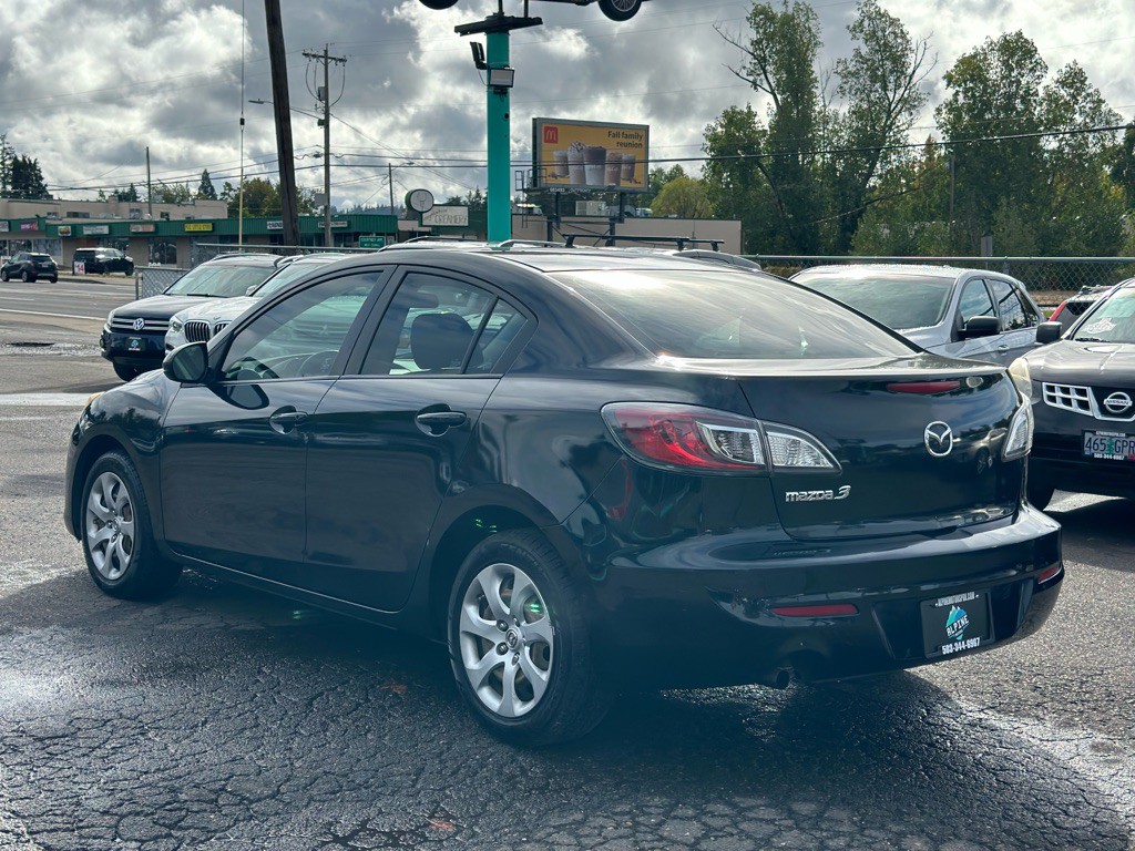 2013 Mazda Mazda3 Image 2