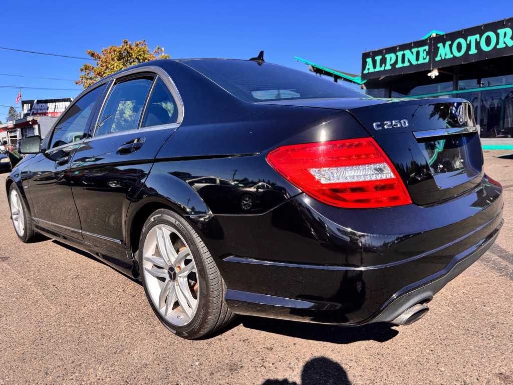 2012 Mercedes-Benz C-Class Image 3