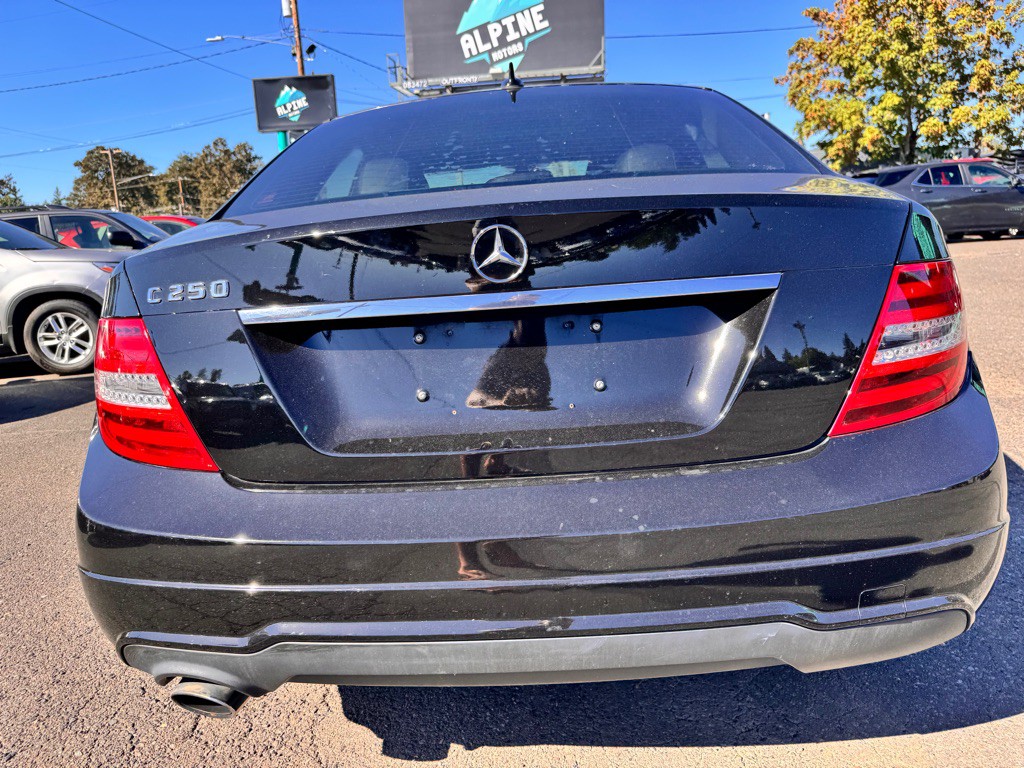 2012 Mercedes-Benz C-Class Image 4