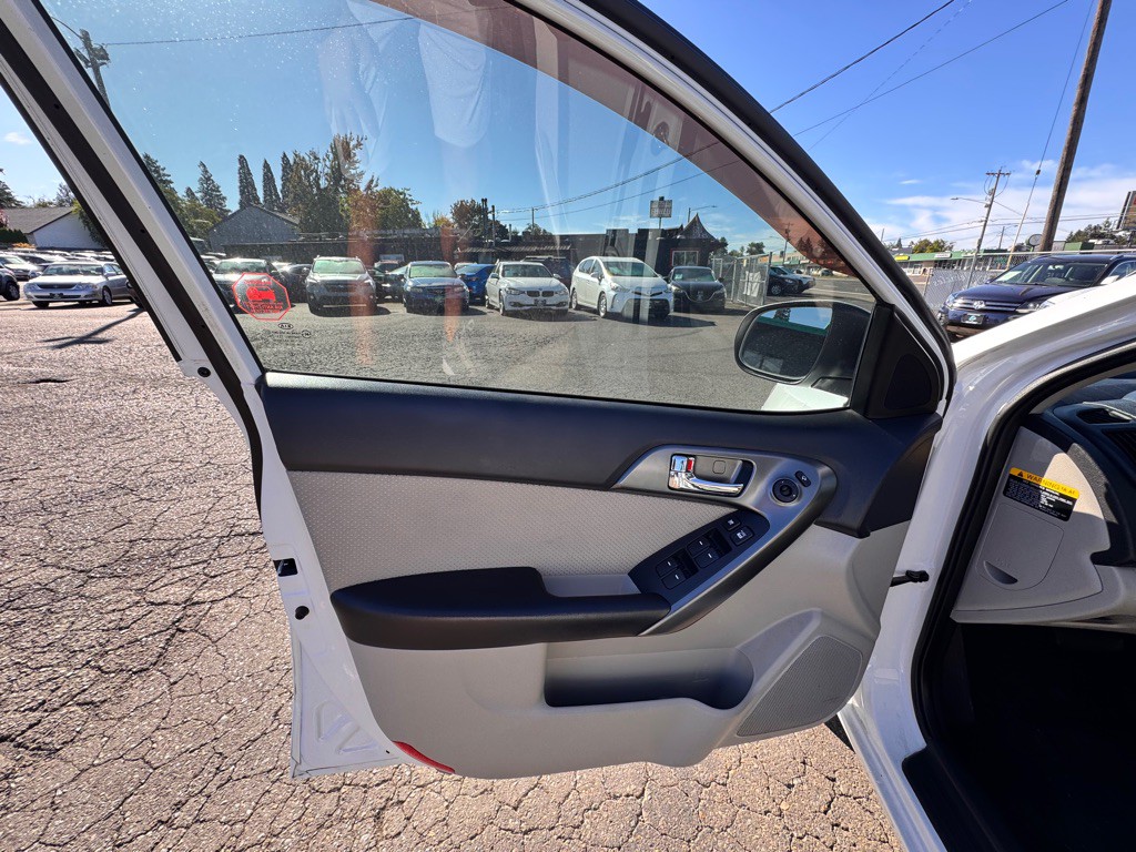 2013 Kia Forte Image 9