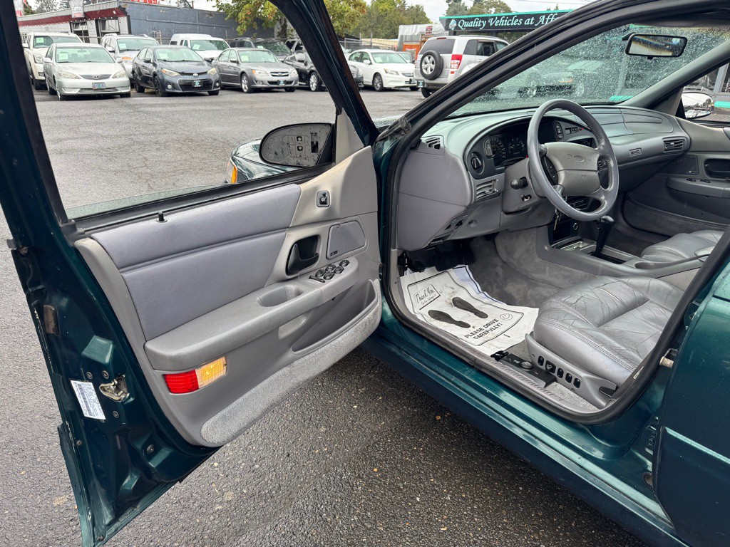 1995 Ford Taurus Image 9
