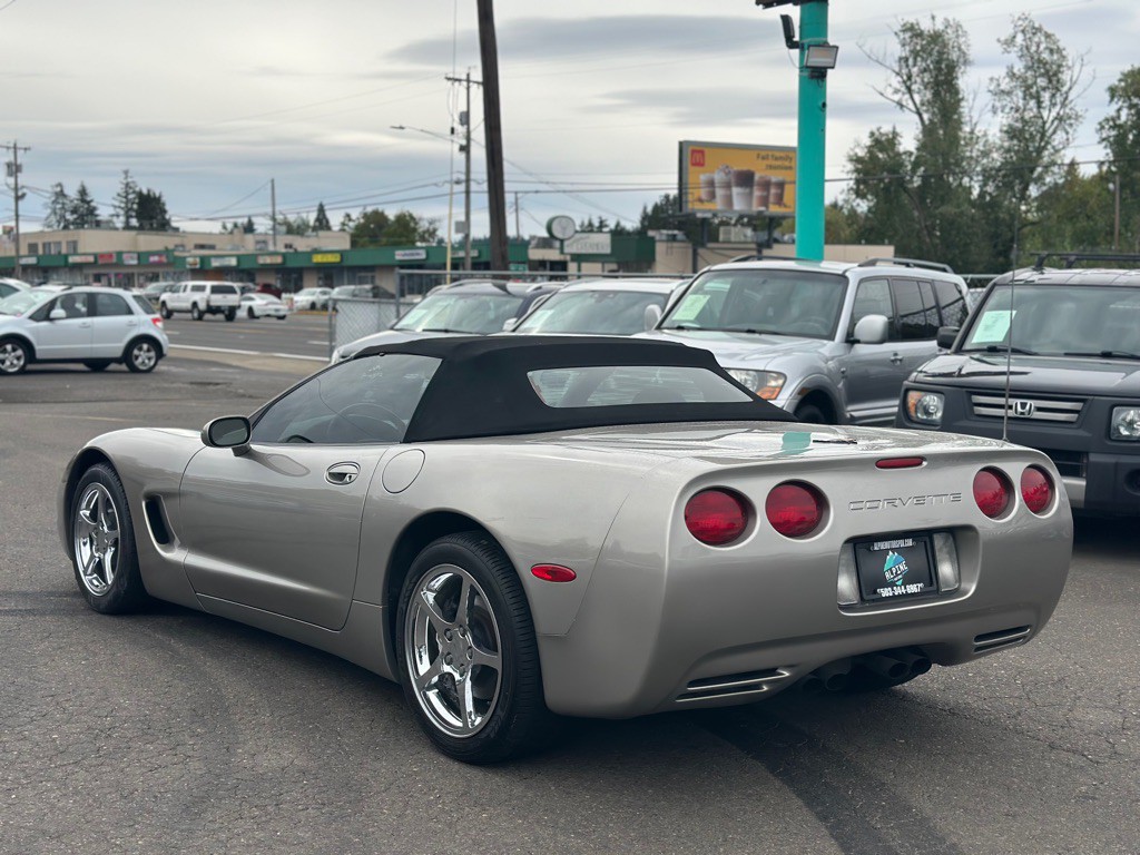 2000 Chevrolet Corvette Image 2