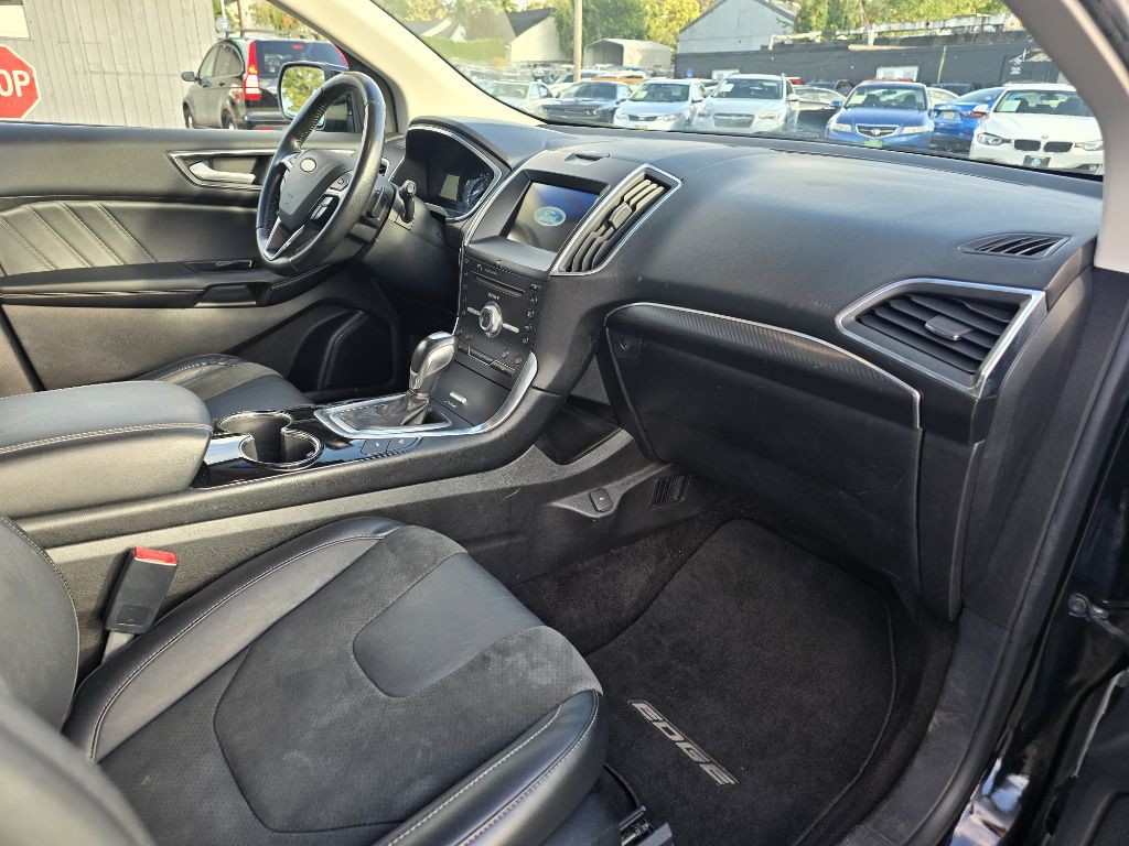 2017 Ford Edge Image 12