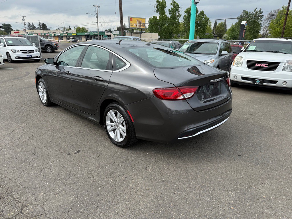 2015 Chrysler 200 Image 2