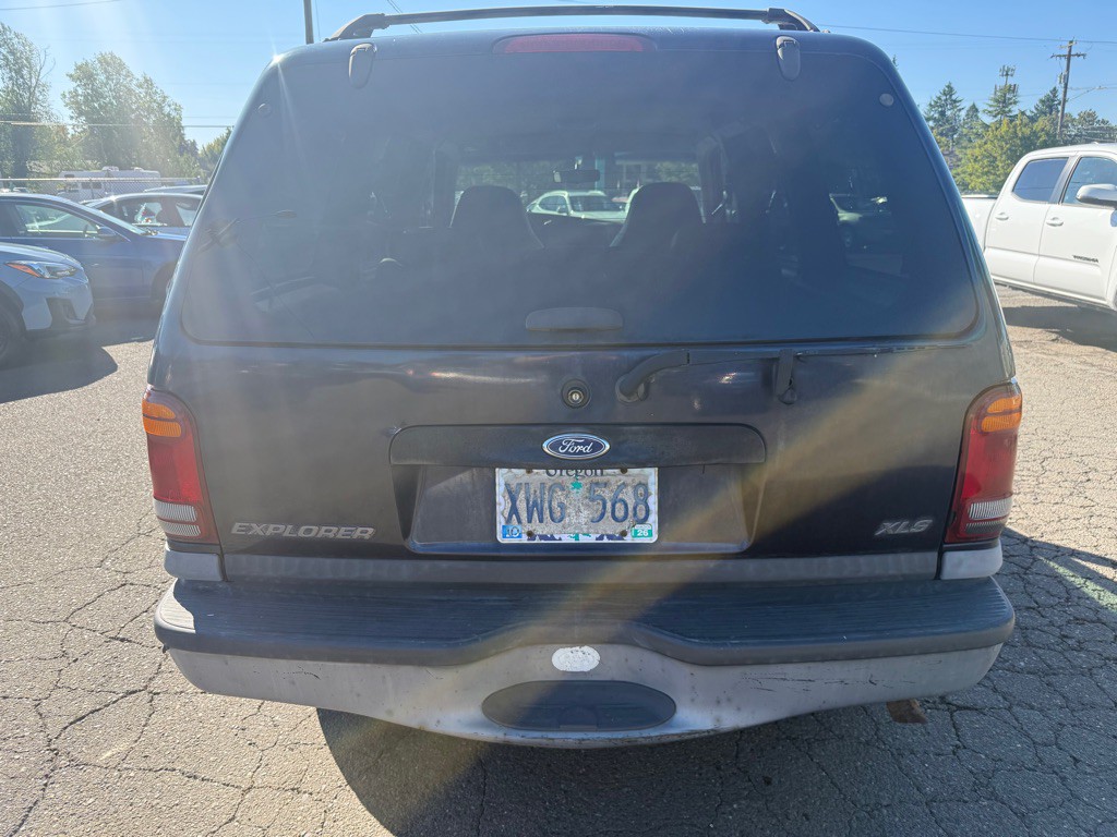 2000 Ford Explorer Image 3