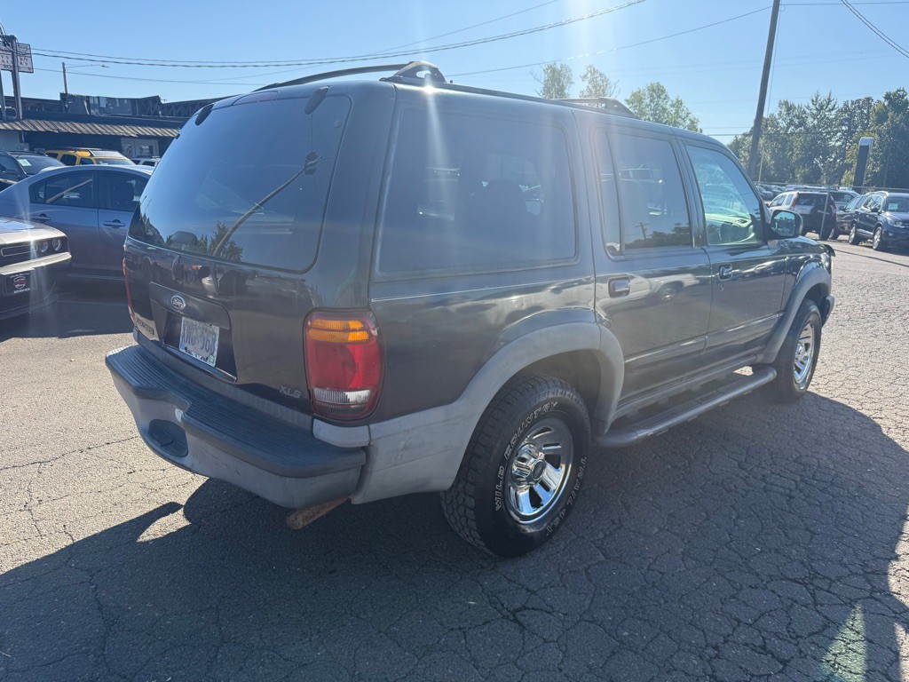 2000 Ford Explorer Image 4