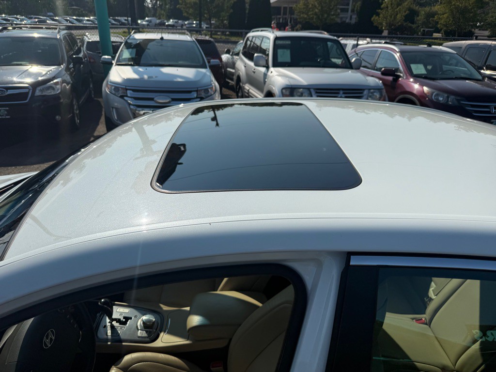 2009 Hyundai Genesis Image 11