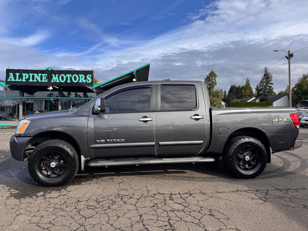 2005 Nissan Titan Image 2
