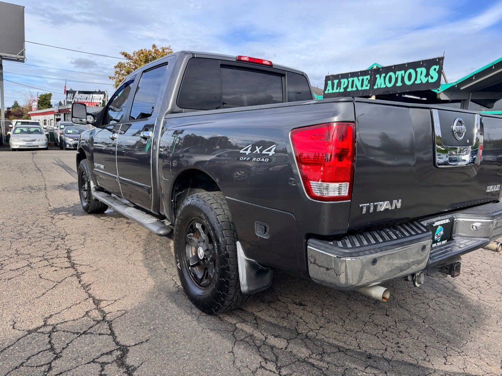 2005 Nissan Titan Image 3
