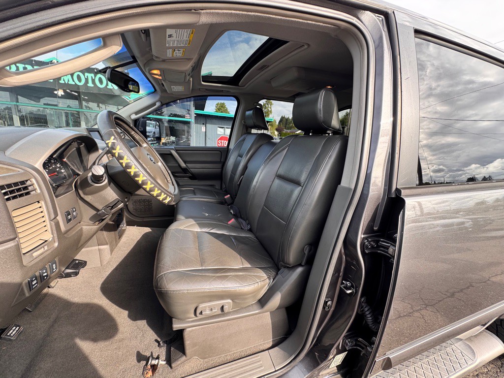 2005 Nissan Titan Image 8