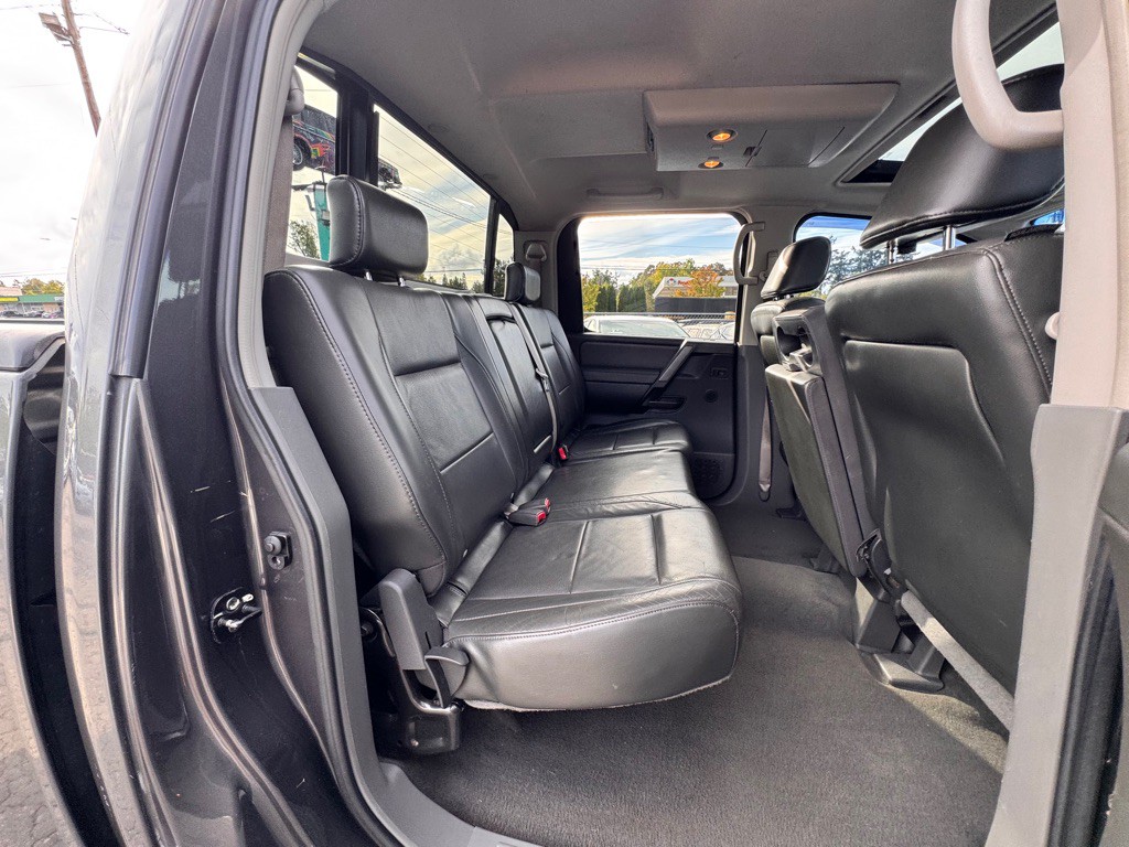 2005 Nissan Titan Image 12
