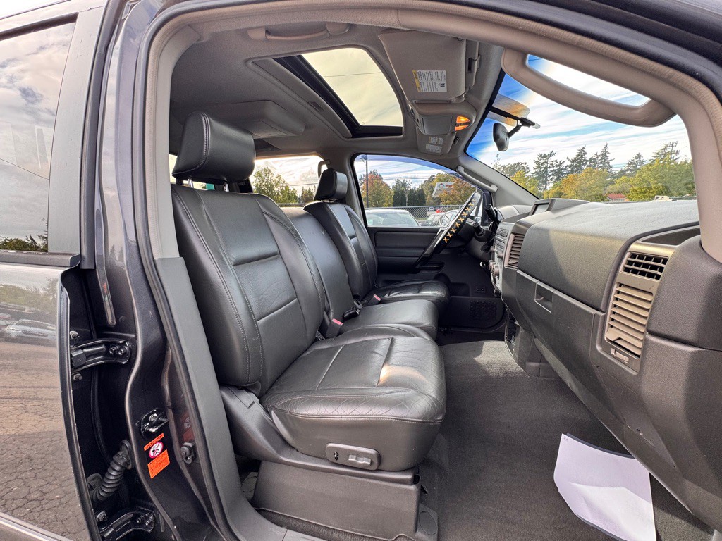 2005 Nissan Titan Image 13