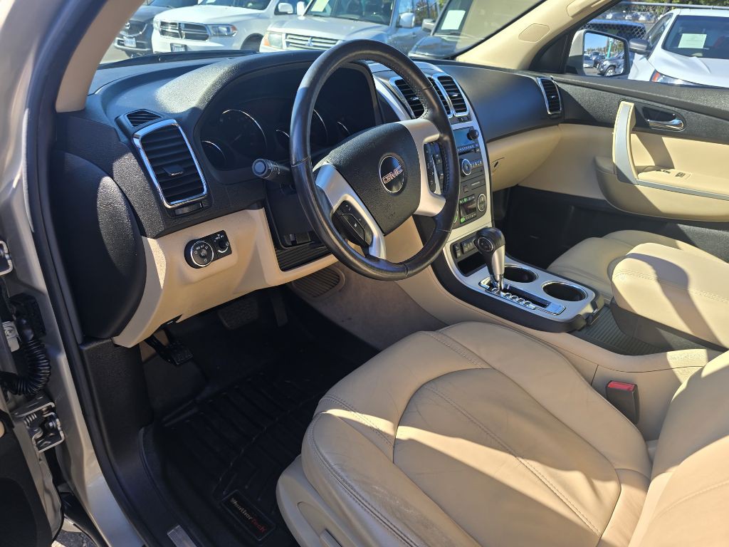 2011 GMC Acadia Image 11