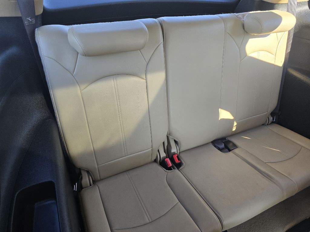 2011 GMC Acadia Image 16