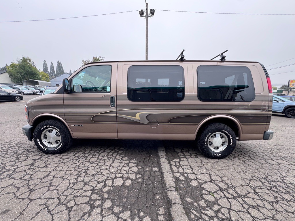 1997 Chevrolet Express Image 2