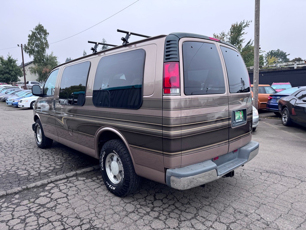1997 Chevrolet Express Image 3