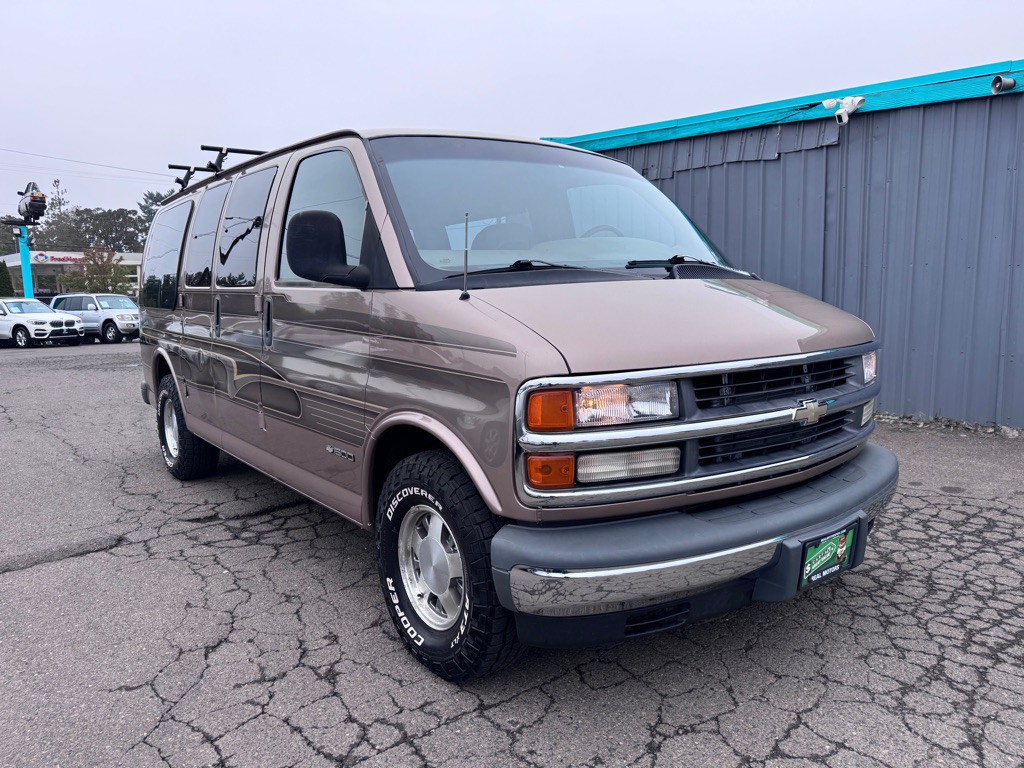 1997 Chevrolet Express Image 7