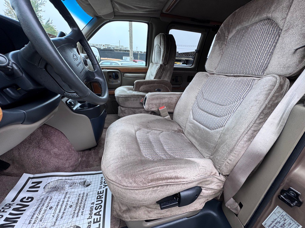 1997 Chevrolet Express Image 9