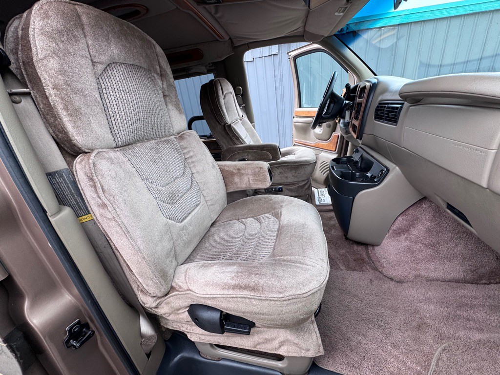 1997 Chevrolet Express Image 10