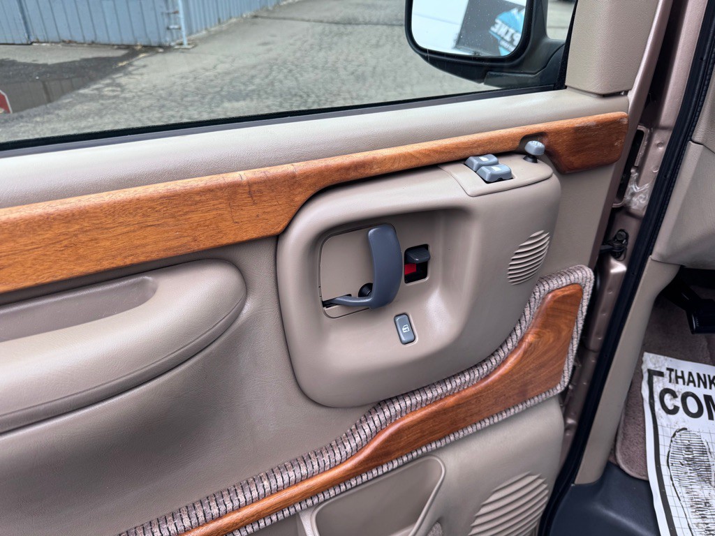 1997 Chevrolet Express Image 16