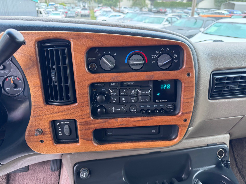 1997 Chevrolet Express Image 19