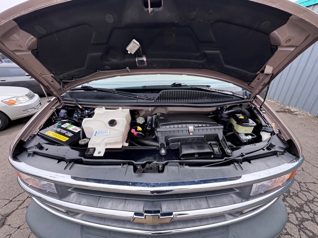 1997 Chevrolet Express Image 21