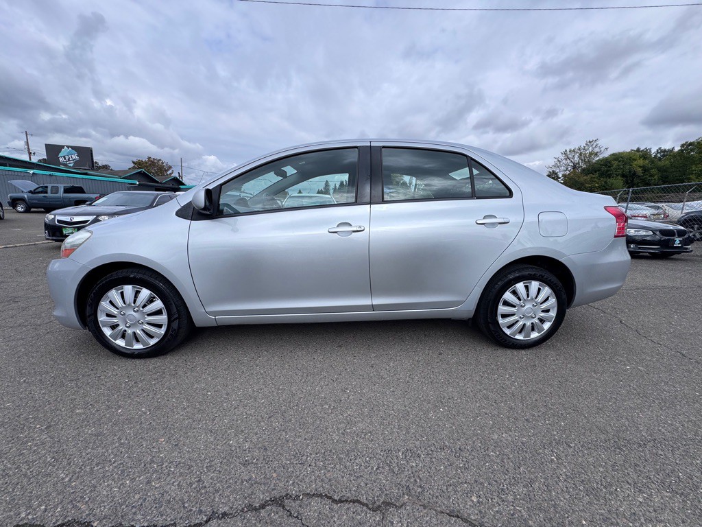 2008 Toyota Yaris Image 2