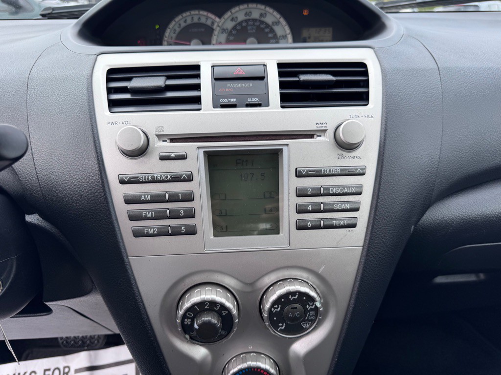2008 Toyota Yaris Image 16