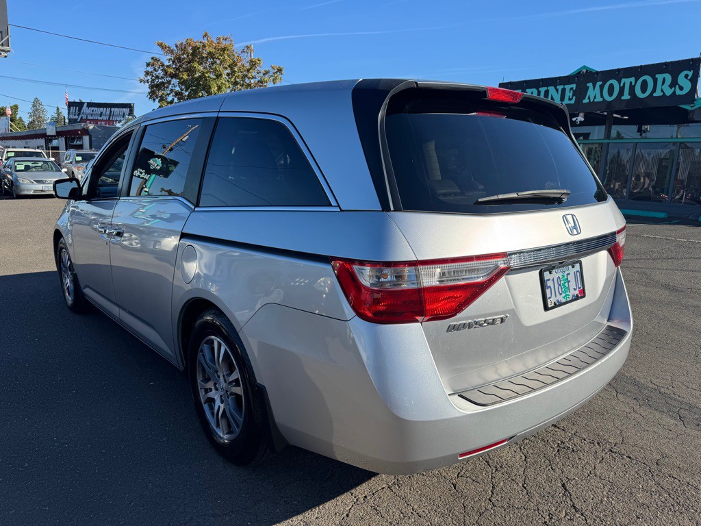2011 Honda Odyssey Image 3