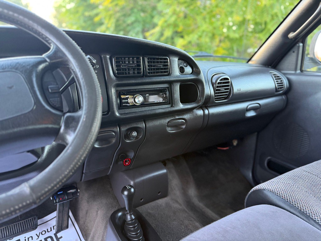 2001 Dodge Ram 2500 Image 16