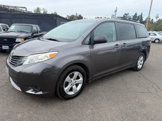 Image for 2012 Toyota Sienna LE ID: 6913551
