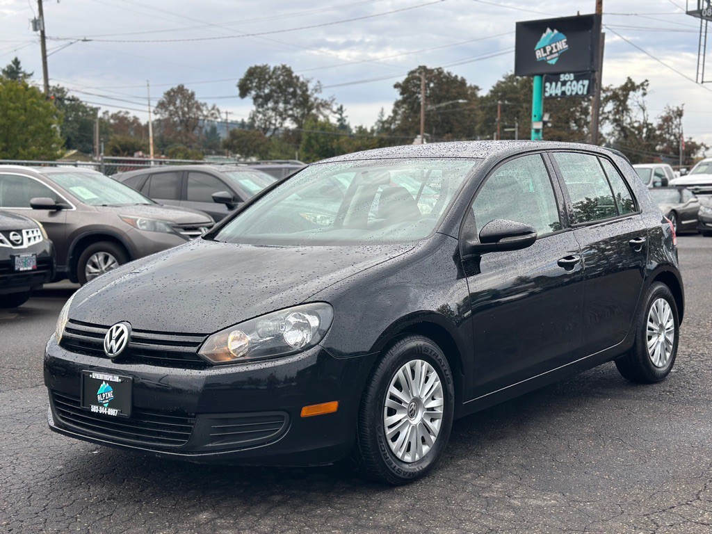 2013 Volkswagen Golf Image 1