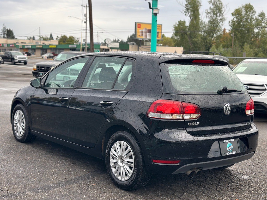 2013 Volkswagen Golf Image 2