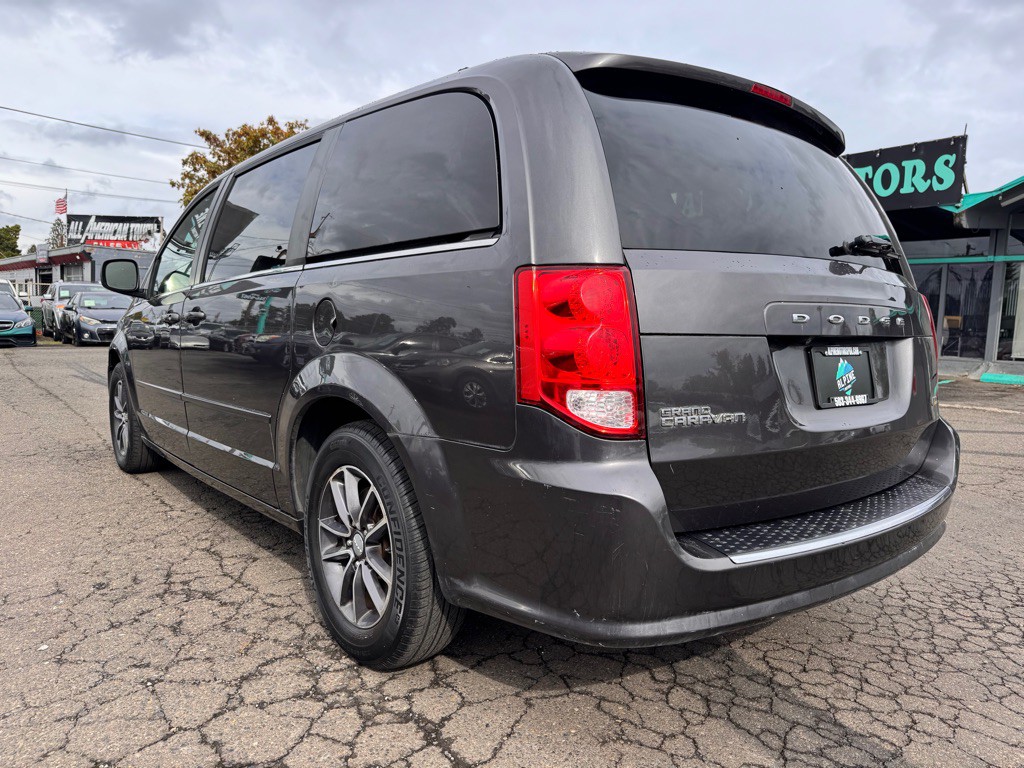 2017 Dodge Grand Caravan Image 3