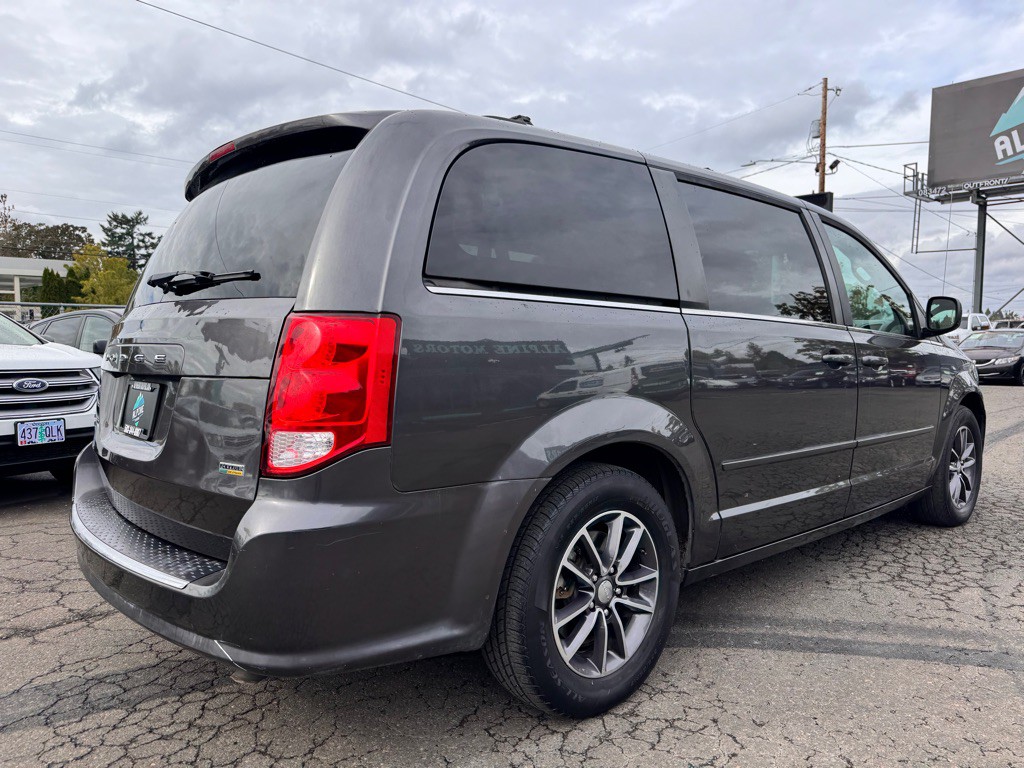 2017 Dodge Grand Caravan Image 5