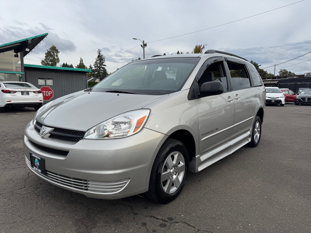 2004 Toyota Sienna Image 2